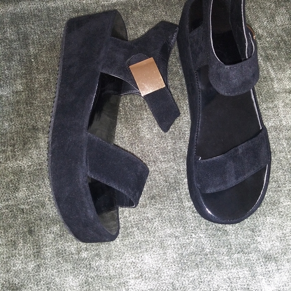 Black velvet Platforms - Picture 3 of 4